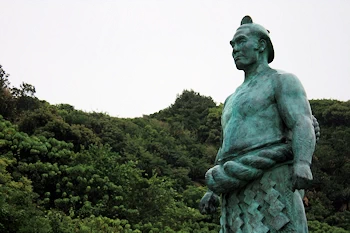朝潮太郎記念像の風景