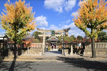 神泉苑の紅葉風景