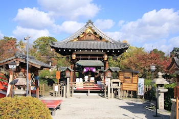 神泉苑の紅葉風景