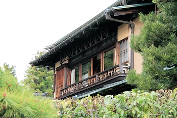 吉田山荘の紅葉風景