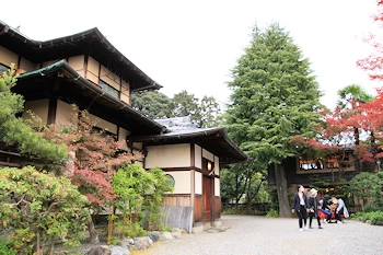 吉田山荘の紅葉風景