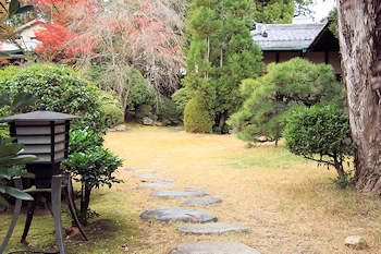 吉田山荘の紅葉風景
