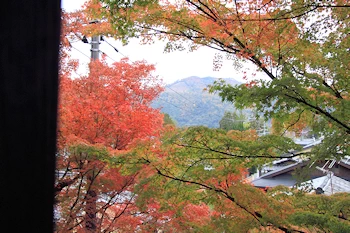 吉田山荘の紅葉風景