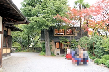 吉田山荘の紅葉風景