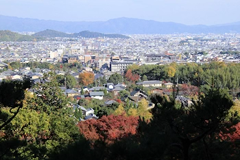 常寂光寺の紅葉風景