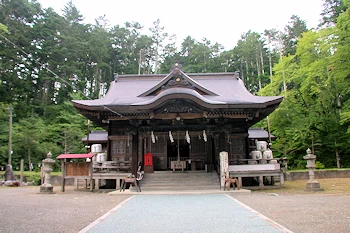 義経神社の風景