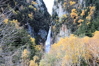 流星の滝の風景