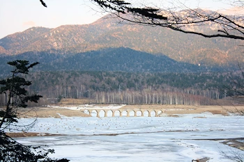 タウシュベツ川橋梁の風景