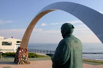 松浦武四郎像の風景