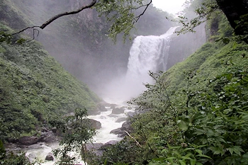 賀老の滝の風景