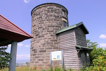 牧羊用石造サイロの風景