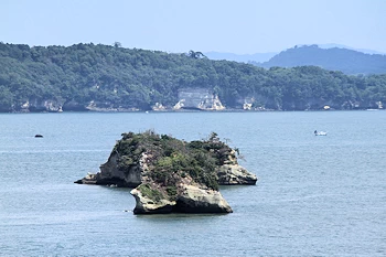 松島らしい小島の風景