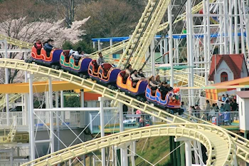 かみね公園・平和通りの風景