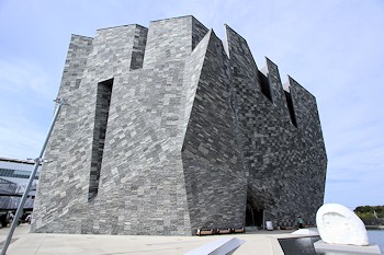 角川武蔵野ミュージアムの風景