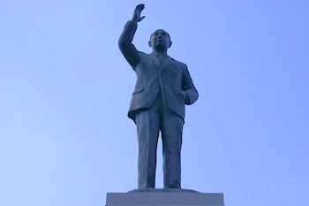 田中角栄像の風景