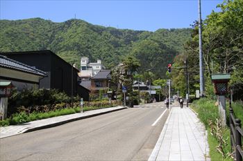 弥彦神社の風景