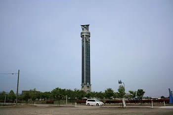 クロスランドタワーの画像