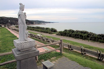 世界一長いベンチの画像