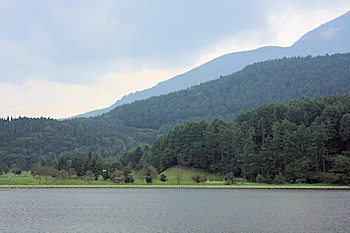 霊仙寺湖の風景