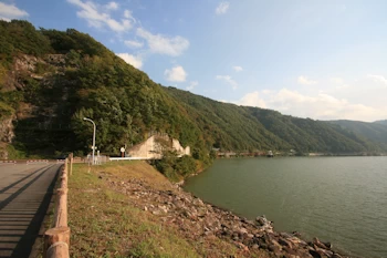 牧尾ダムの風景