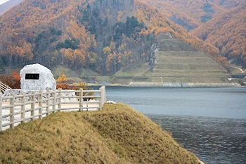 南相木ダムの風景