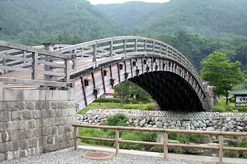 木曽の大橋の風景
