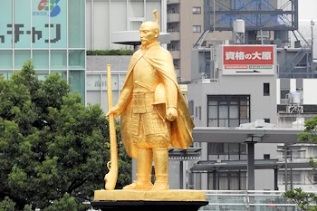 織田信長像の風景