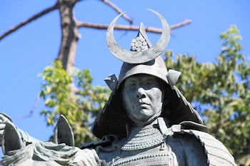 戸田氏鉄像の風景