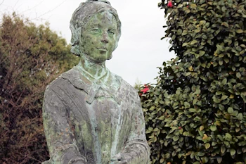 ナイチンゲール像の風景