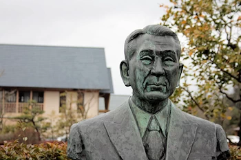 杉原千畝像の風景