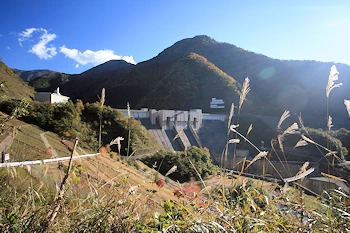 長島ダムの風景