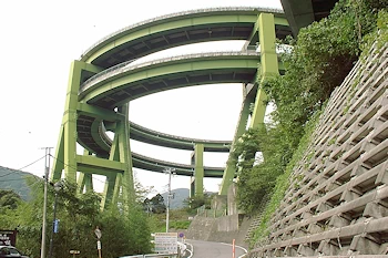 河津七滝ループ橋の風景