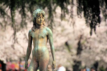 ベアトリーチェ像の風景