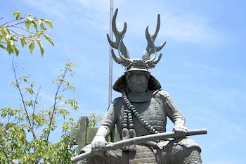 本多忠勝像の風景