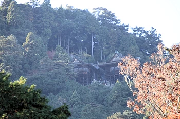 八王子山が借景の風景