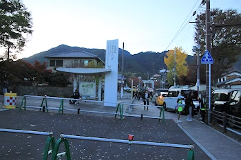 駅前の様子の風景