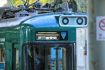 車両が駅に到着の風景