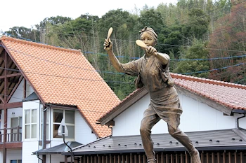 キンニャモニャセンターの画像