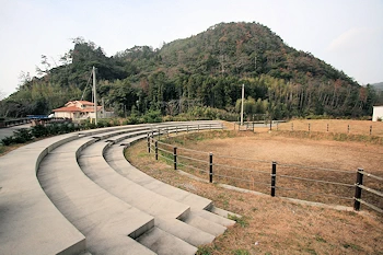 屋那闘牛場の画像