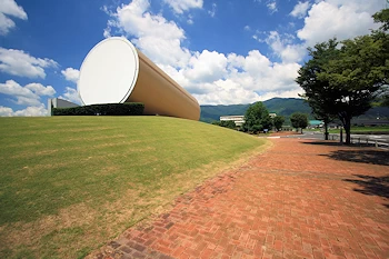 奈義現代美術館の画像