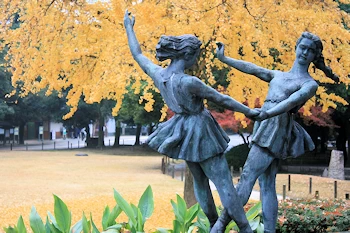 みどりのリズム像の風景