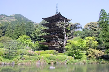 瑠璃光寺五重塔の風景