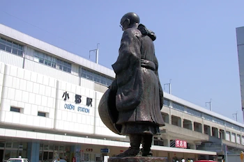 山頭火の像の風景