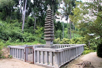 十三重塔の画像