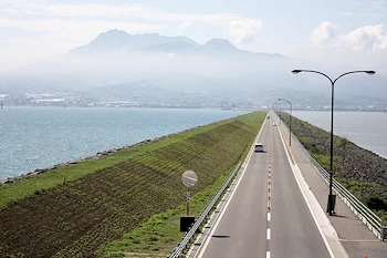諫早湾干拓堤防道路の画像