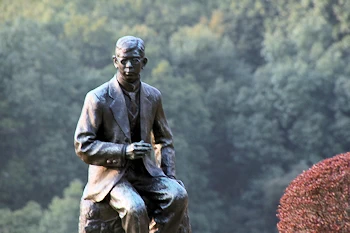 滝廉太郎像の画像