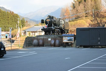 トンネルの駅の画像