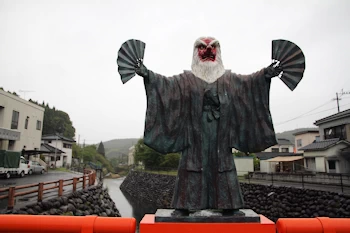 猿田彦命像の風景