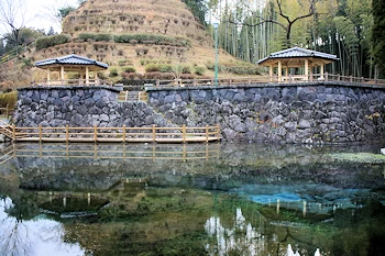 丸池湧水の風景