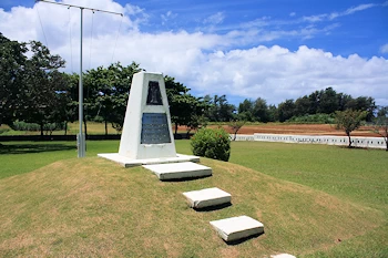 アーニーパイルの碑の画像